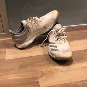 Women’s volleyball shoes